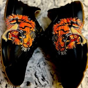 Gucci sneakers black great condition leather shoelaces